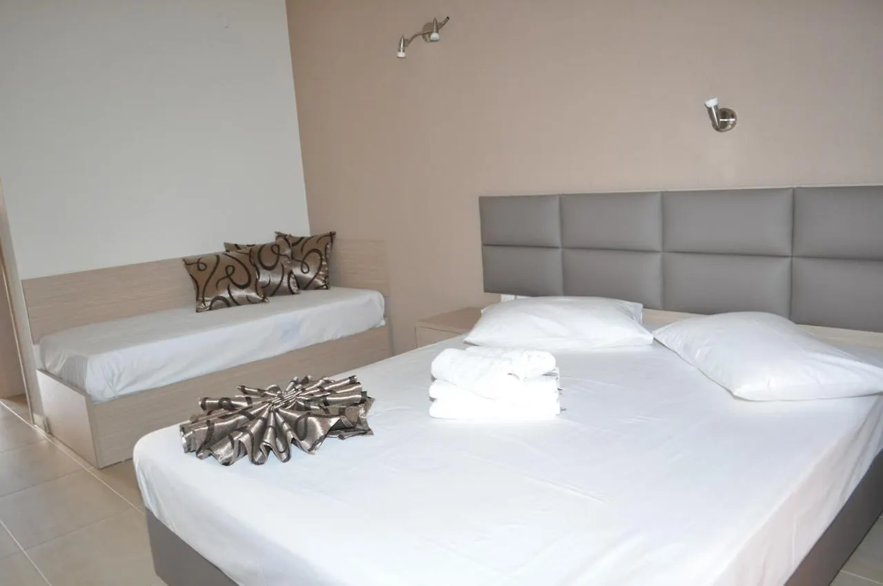 Studio Giannis Toroni Yunanistan
